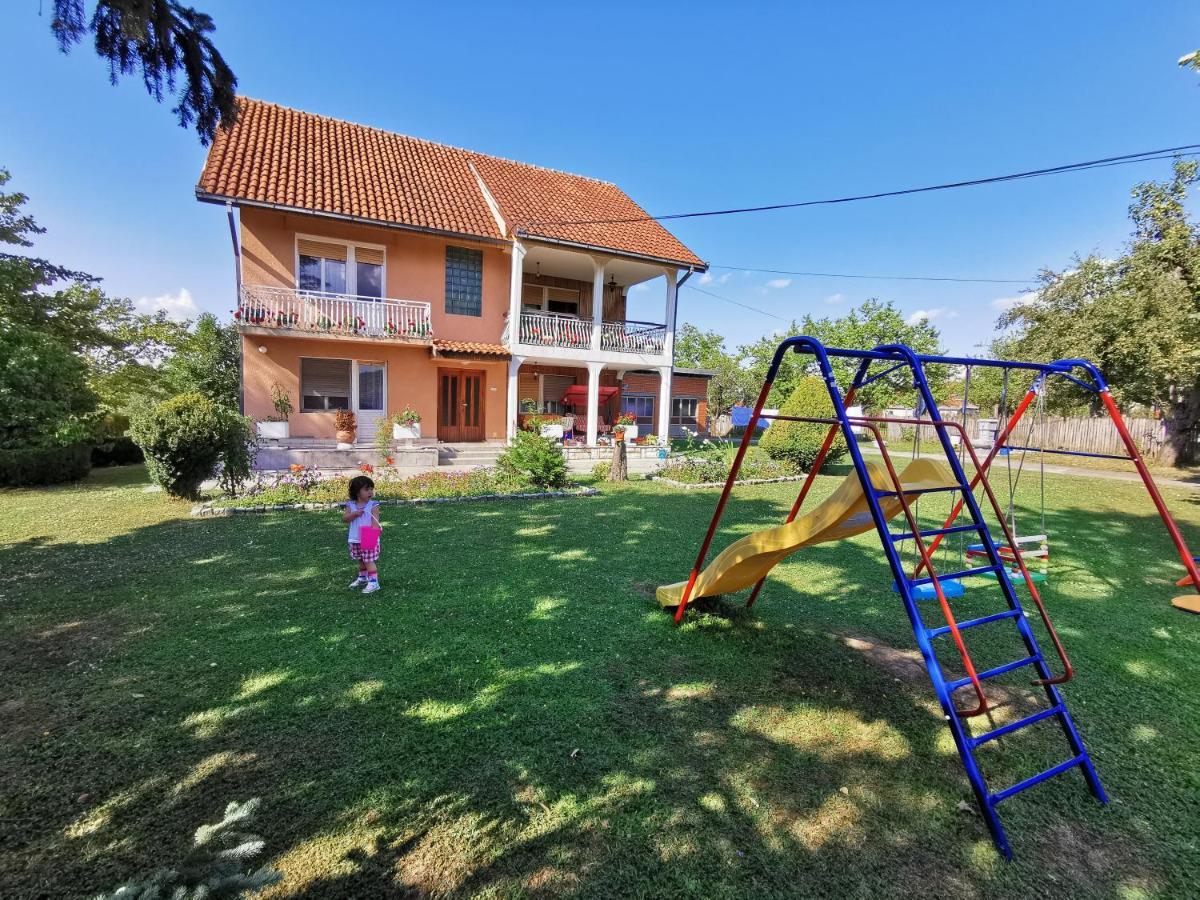Apartments Domacinstvo Nikolic วาลเยโว ภายนอก รูปภาพ